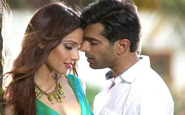 এপ্রিলেই বিপাশার বিয়ে?