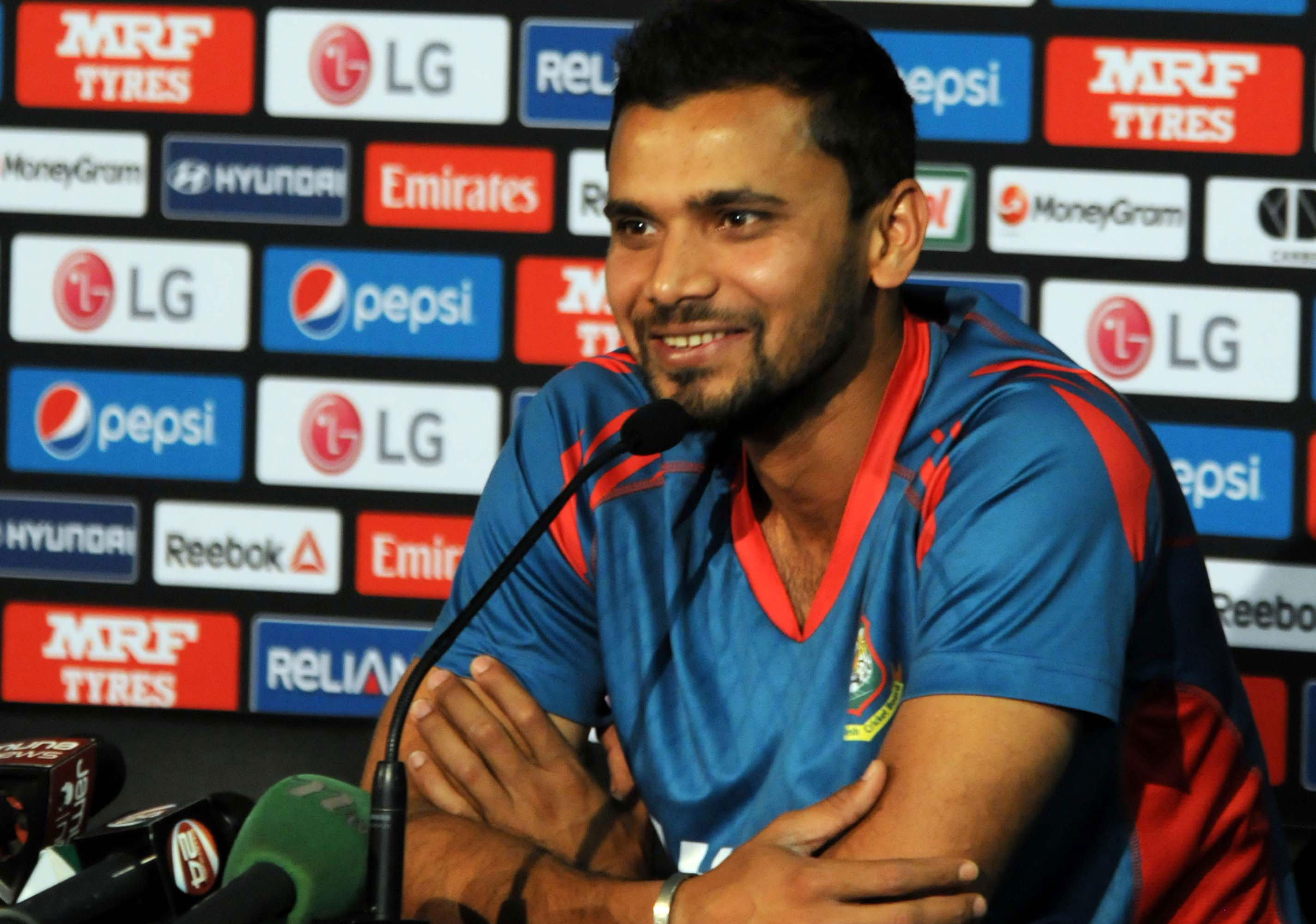 হিন্দি নয় ইংলিশ বলুন, ভারতীয় সাংবাদিকদের মাশরাফি