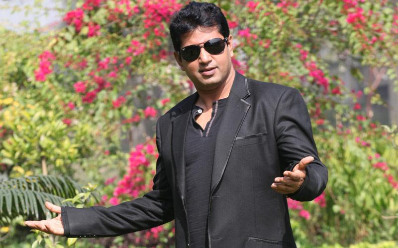 পরিচালক মাহফুজ, অভিনয়ে মোশাররফ