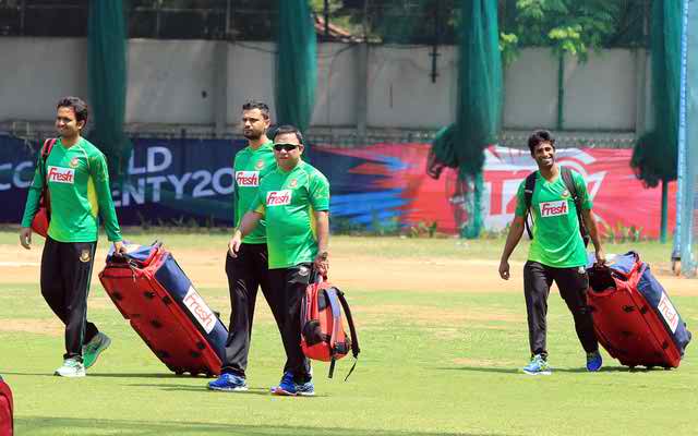 কাল সকালেই ফিরছে মাশরাফির দল
