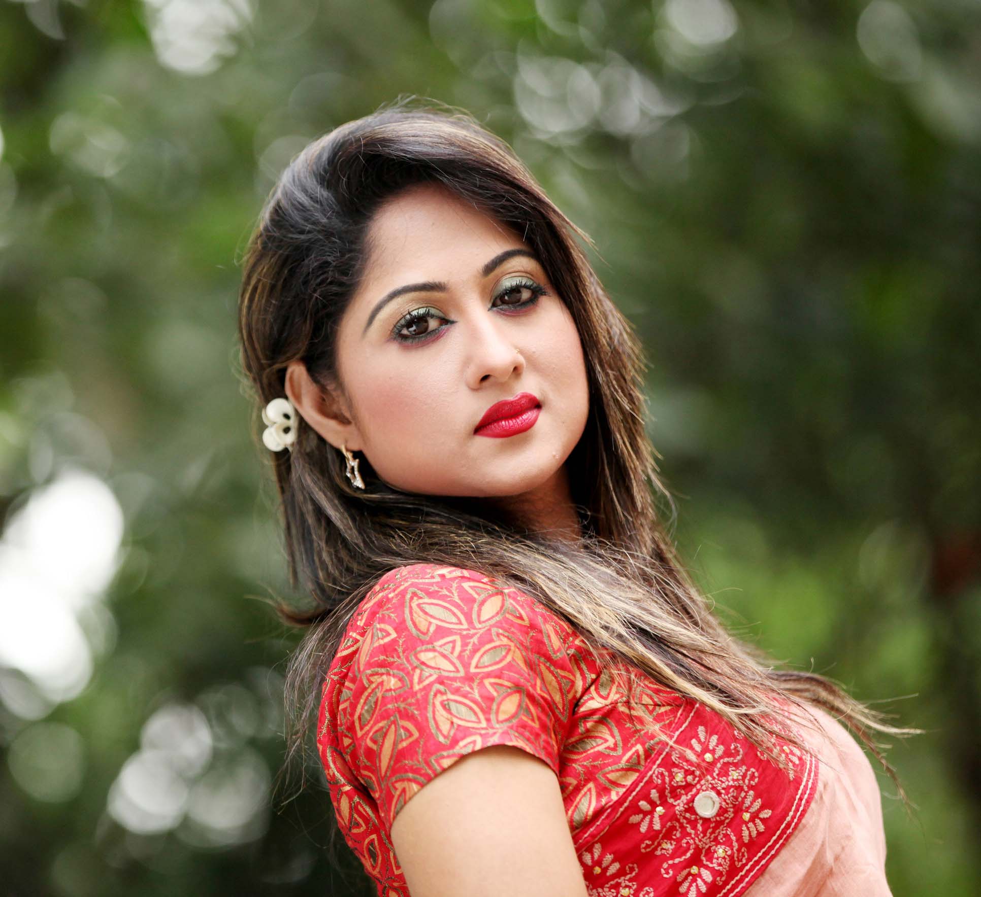 পরীর আলোয়, আঁধারে শিলা