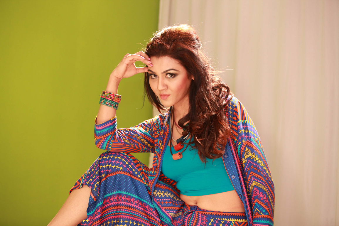 আসছে ঐশীর দ্বিতীয় অ্যালবাম