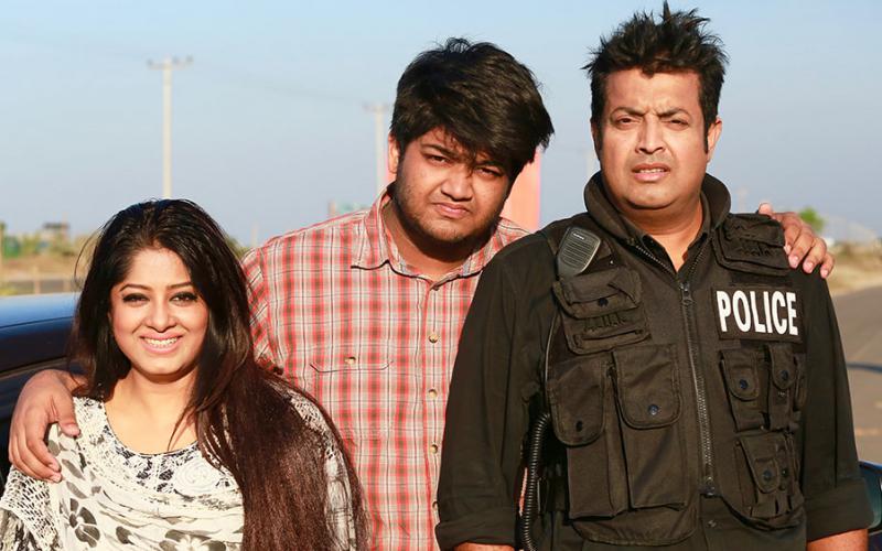 ছেলেকে নিয়ে যুক্তরাষ্ট্রে যাচ্ছেন মৌসুমী