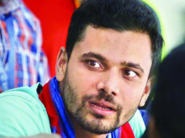 শেষ তিন বলে তিন রান আউট!