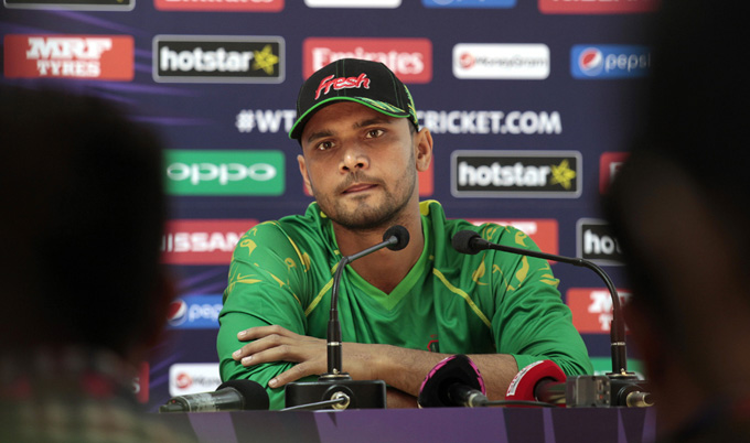 মাশরাফিকে পেল কলাবাগান