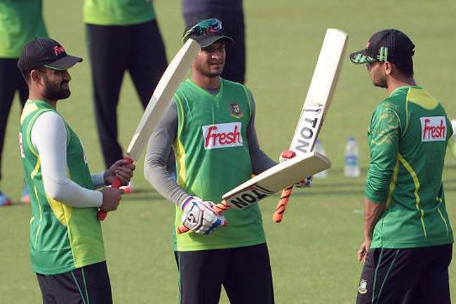 কলাবাগানে ফুল ফোটাবেন মাশরাফি