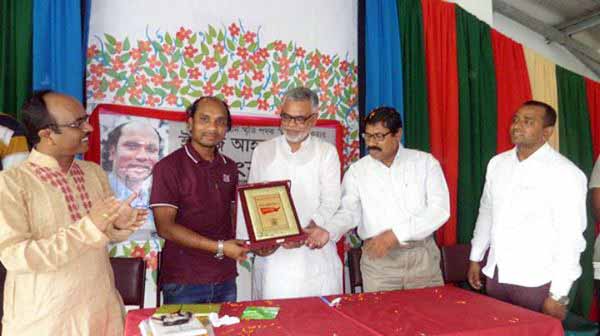 বজলুর রহমান স্মৃতিপদক পাচ্ছেন আলী যাকের