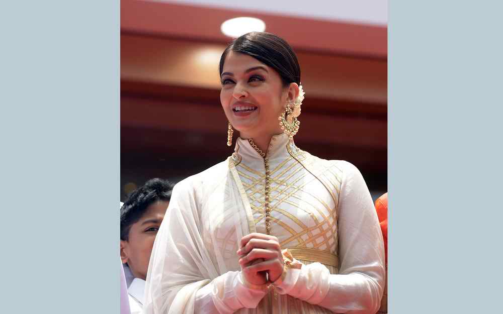কী পোশাক পরবেন ঐশ্বরিয়া?