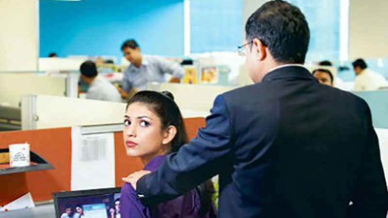 নারীর উন্নতি সহ্য করতে পারে না পুরুষ
