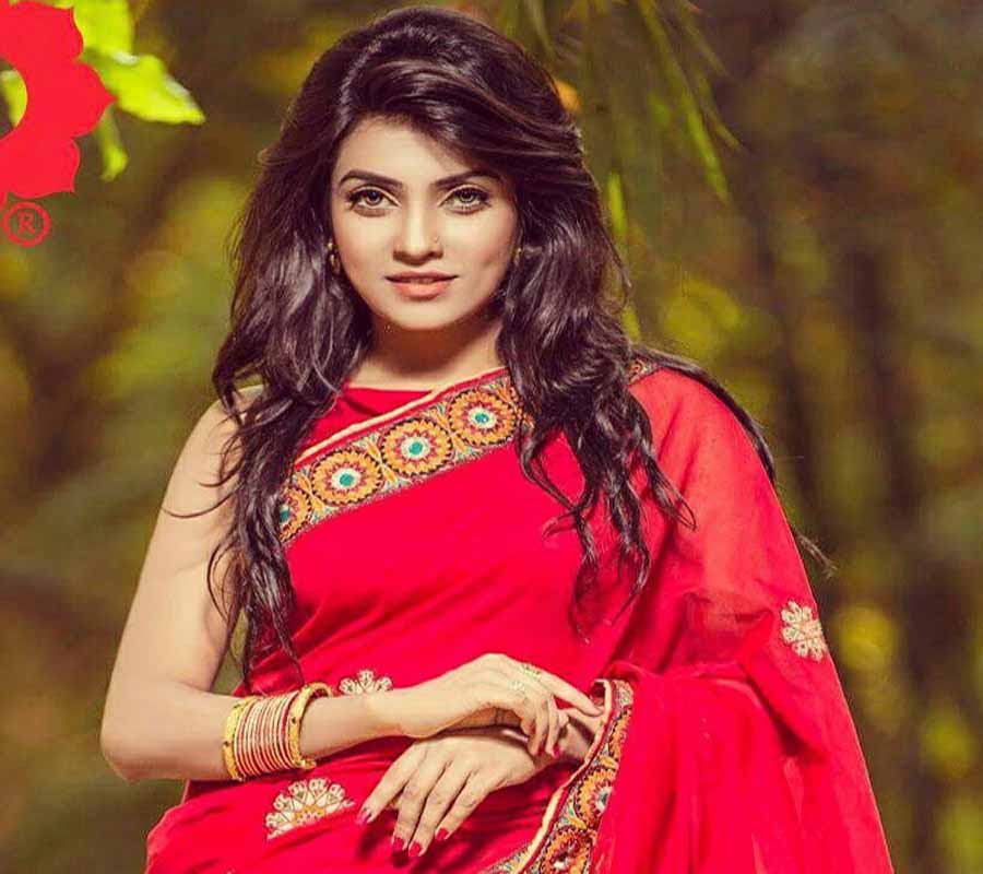 বিয়ে ভাঙার খবর ভিত্তিহীন, স্বামীকে নিয়ে সুখেই আছি : ঈশিকা