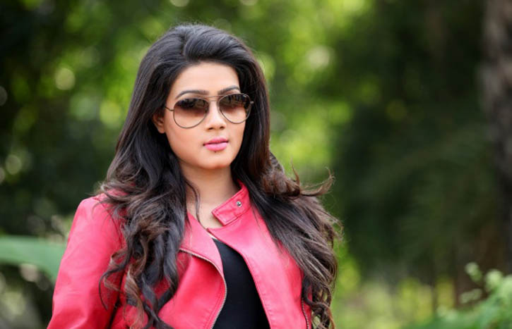 ফেসবুকে মাহির গায়েহলুদ