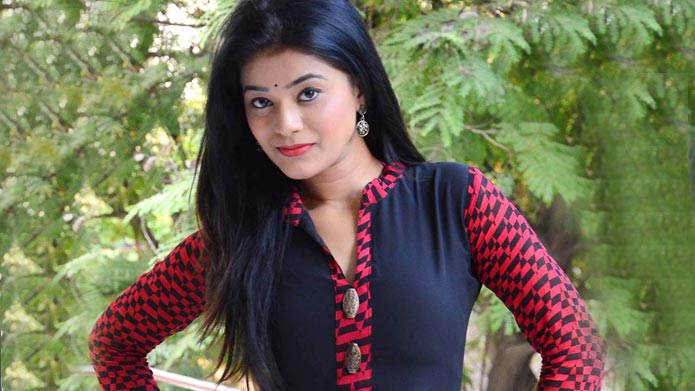 মুখের ধরণ বুঝে হেয়ার কাট করুণ