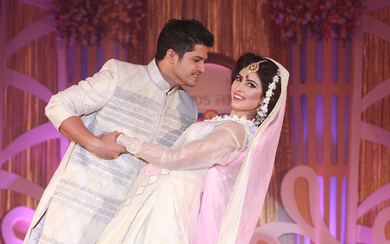 এক দৃশ্যে ১৭ আইসক্রিম!