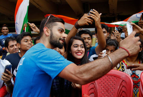 আমিরের চোখেও কোহলিই সেরা