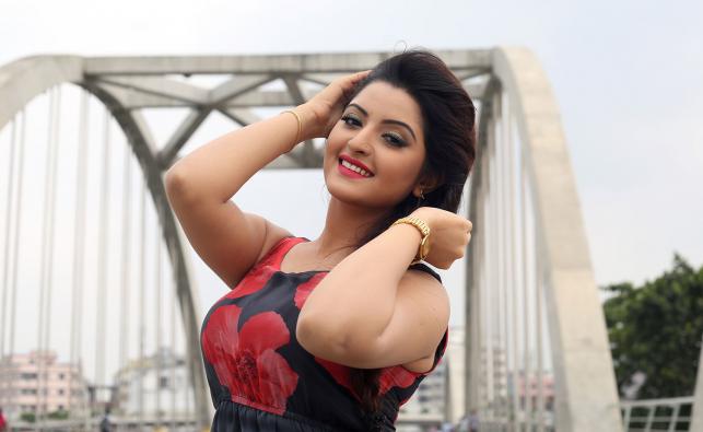 এবার নতুন পেশায় পরীমনি!