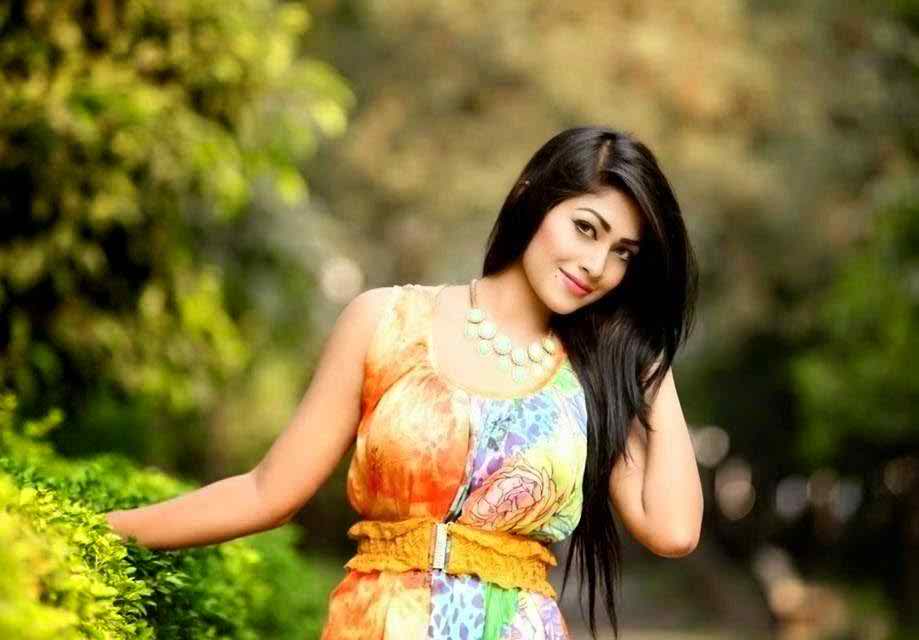 এবার সায়মনের নায়িকা পিয়া বিপাশা
