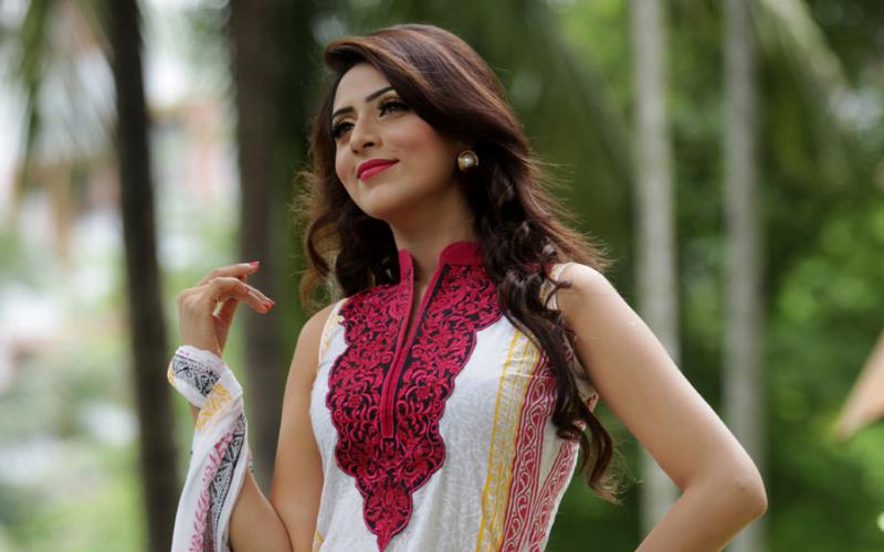 আবার নাটকে মিম