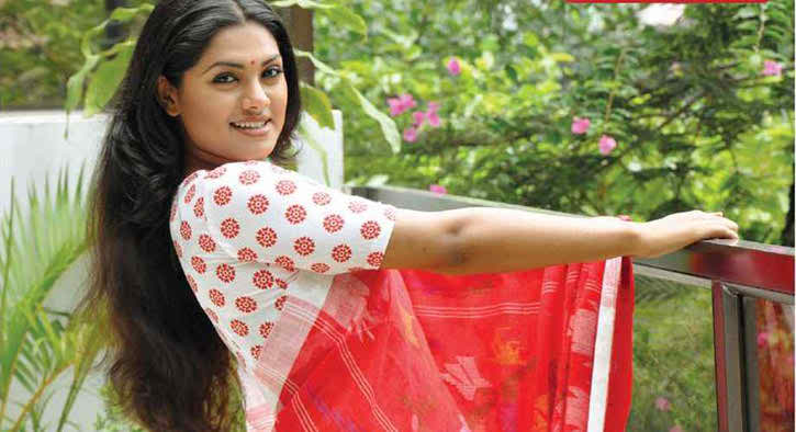 গার্মেন্টস কর্মী তিশা, চায়ের দোকানদার মোশাররফ