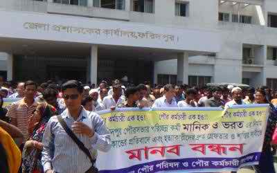 প্রেক্ষাগৃহের মুখে মানববন্ধন করা হবে