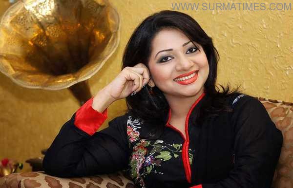 ঘুম থেকে উঠে দেখি দুই হাতে মেহেদী’
