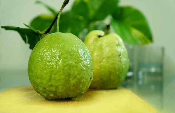 বর্ষা মৌসুমের রোগ প্রতিরোধ ক্ষমতা বাড়ায় যে ৮টি ফল খাবেন