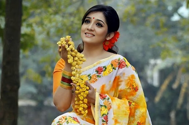 দীর্ঘ অপেক্ষার পর দেখা মিলল সেই মডেলের রিয়ার