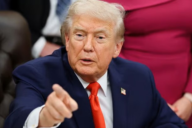 মাদুরোকে ধরতে ভেনেজুয়েলায় গোপন অস্ত্র ব্যবহার করেছে যুক্তরাষ্ট্র—ট্রাম্পের দাবি।