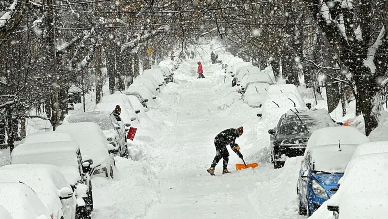 তীব্র তুষারঝড়ে যুক্তরাষ্ট্রে জীবনযাত্রা বিপর্যস্ত, প্রাণ গেল ৩০ জনের।