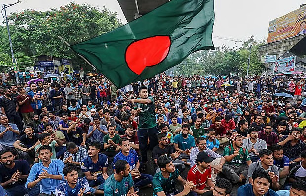 তরুণ ভোটাররা কোন বিষয়গুলো দেখে সিদ্ধান্ত নিচ্ছেন, কী বলছেন তাঁরা