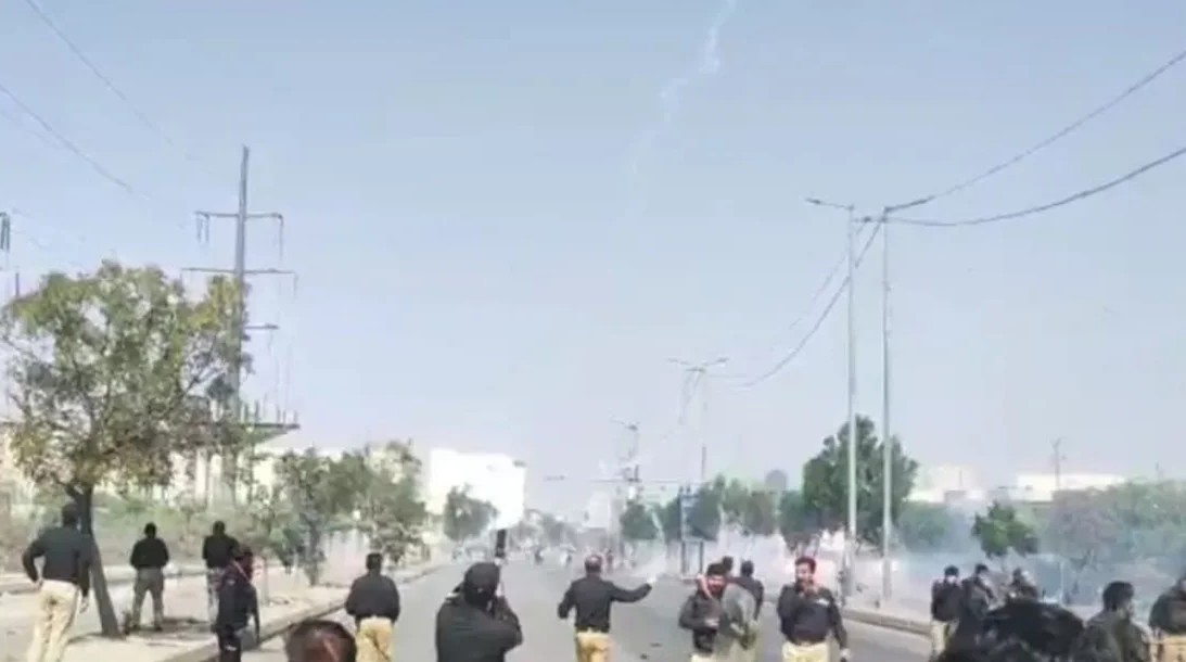 করাচি কনস্যুলেটে পাকিস্তানিদের ওপর গুলি চালিয়েছে মার্কিন সেনারা