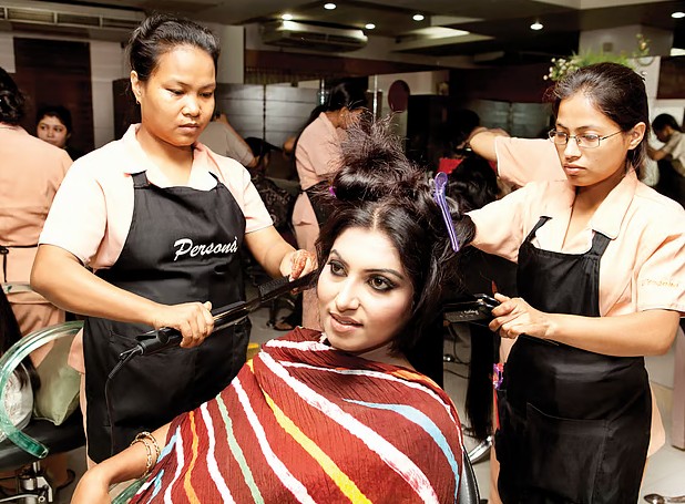 পারলার ও সেলুনে স্বাস্থ্যঝুঁকি এড়ানোর উপায়