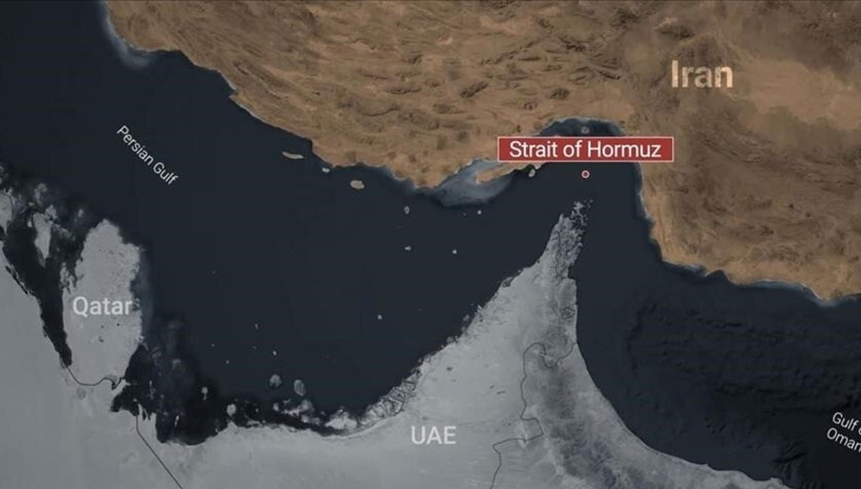 সংকটের মধ্যেও হরমুজে ২৪ ঘণ্টায় ১৫ জাহাজ চলাচল