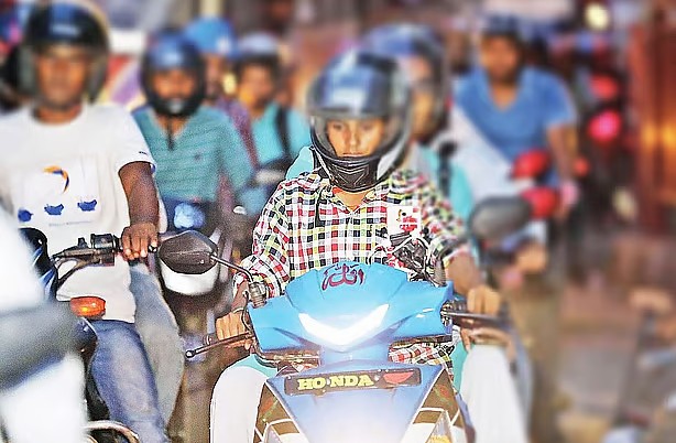 রাইডশেয়ার বাইকে ভাড়া বাড়ল—কোথাও ৫০, কোথাও ৭০ টাকা