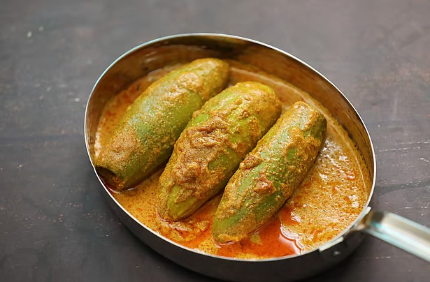 খাবারের পাতে রাজকীয় স্বাদ আনতে বানিয়ে নিন ‘পটোলের দোলমা’