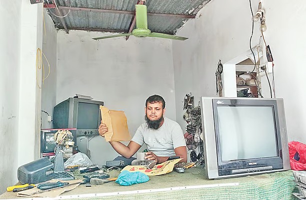 খেলাই দেখতে পারছি না!’— তীব্র লোডশেডিংয়ে খেলাপ্রেমীদের চরম ক্ষোভ