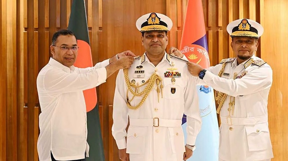র‌্যাঙ্ক ব্যাজ পরলেন নৌপ্রধান, প্রধানমন্ত্রীর অভিনন্দন