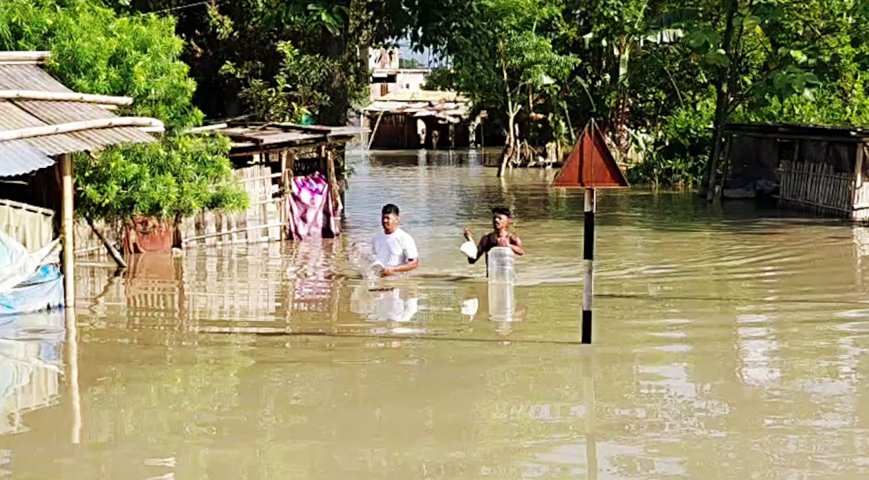 আসামে বন্যা পরিস্থিতির অবনতি, প্রাণহানি ৭৫