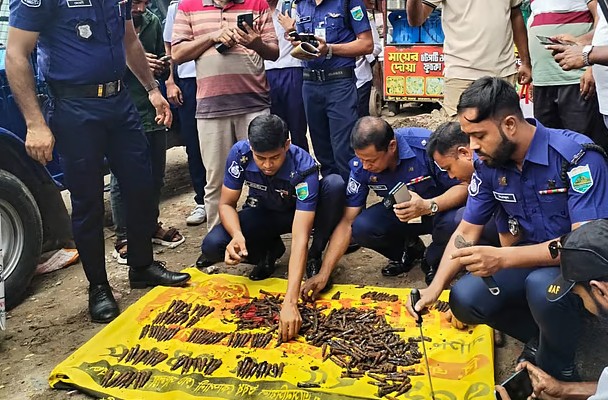 ড্রেন খননকালে বিপুলসংখ্যক গুলি উদ্ধার, নেপথ্যে কী