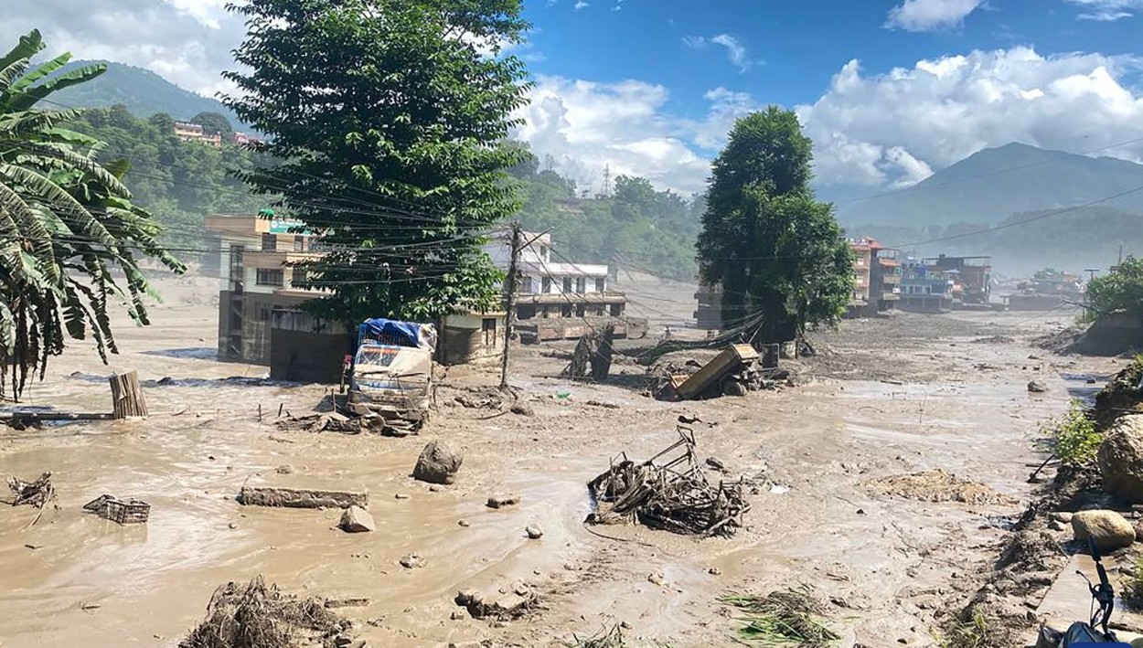 নেপাল ও তিব্বতে ভয়াবহ বন্যা ৯১৯ জনের মৃত্যু, নিখোঁজ ৪৮০০
