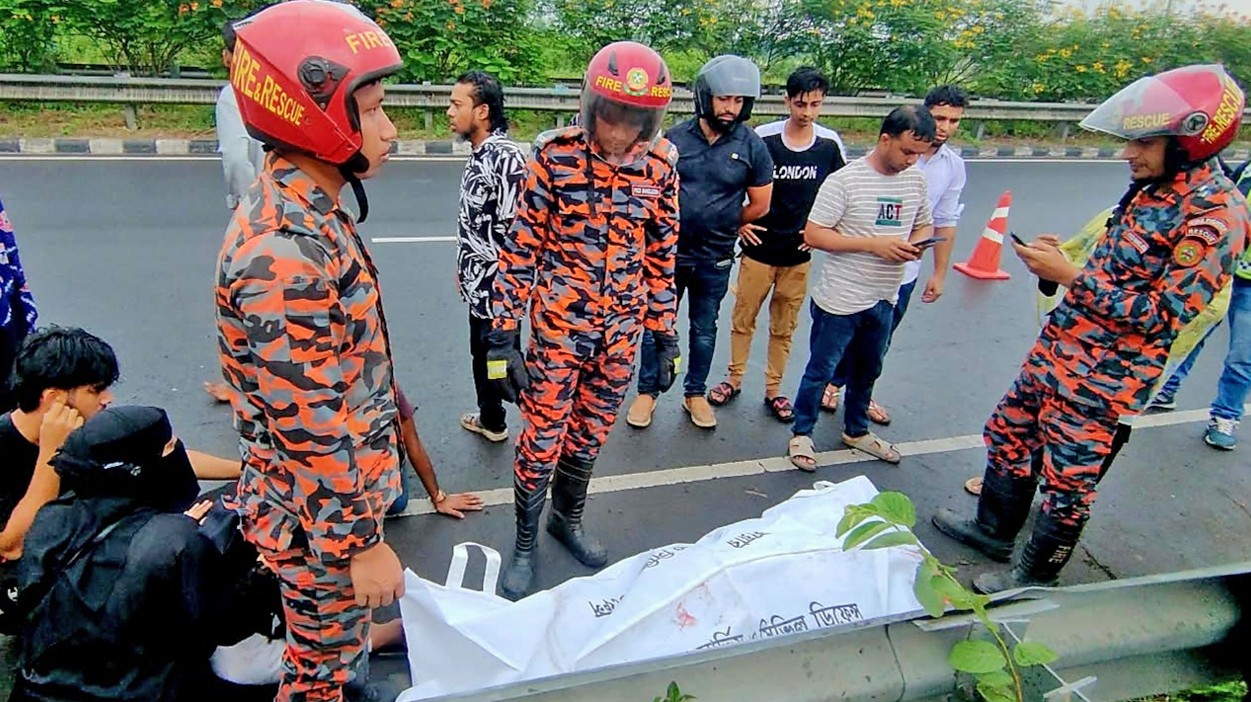 বাইক নিয়ন্ত্রণ হারিয়ে ঢাকা-মাওয়া এক্সপ্রেসওয়েতে প্রবাসী নিহত