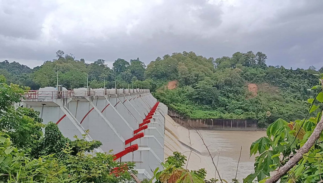 পানি বাড়ায় কাপ্তাই হ্রদের ১৬ জলকপাট পুনরায় খোলা হলো