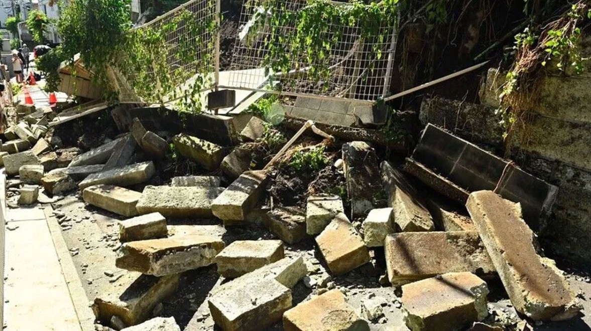 ভূমিধস ও বন্যায় বিপর্যস্ত জাপান টাইফুন দুজুয়ানে নিহতের সংখ্যা বেড়ে ৬