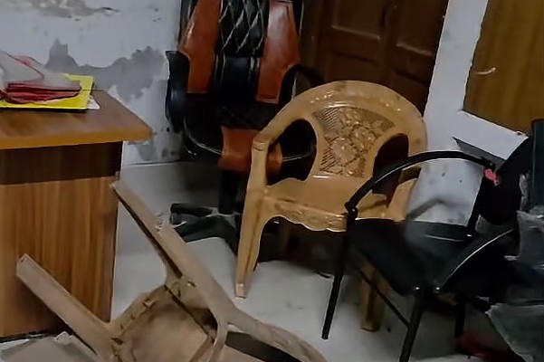 দাউদকান্দিতে আটক কিশোরদের হট্টগোল, থানা থেকে বেরিয়ে ‘ভুয়া ভুয়া’ স্লোগান
