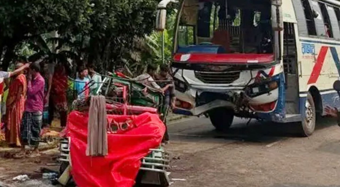 ময়মনসিংহে বাসের ধাক্কায় অটোরিকশার ৭ যাত্রী নিহত