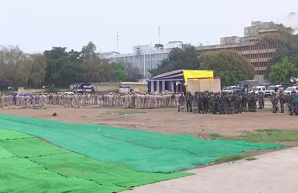 আন্দোলন দমনের কৌশল দিল্লিতে বিক্ষোভ করতে হলেও দিতে হবে ভাড়া